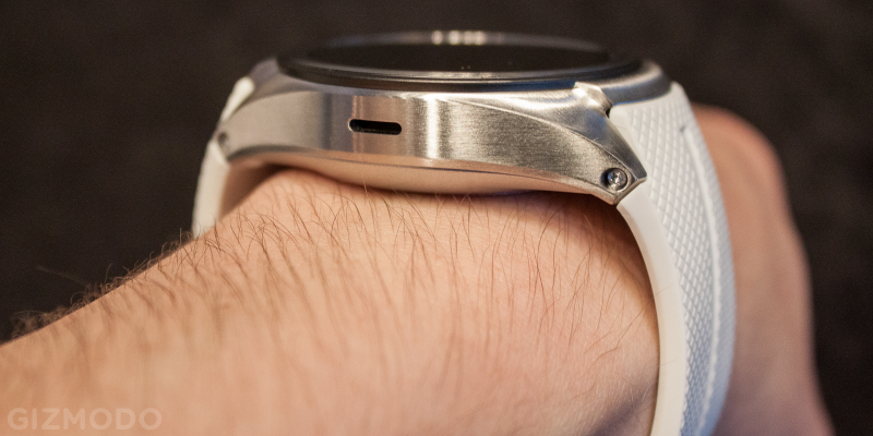 Illustration for article titled The LG Watch Urbane 2 Is Android Wear's First LTE Smartwatch, And It's Big As Hell